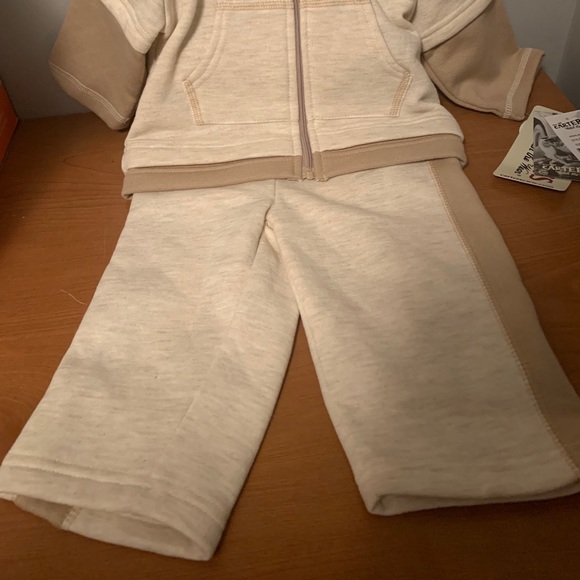 Carter’s sweat suit - Picture 2 of 3